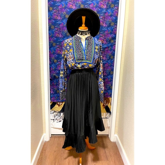 π Lovely bohemian button patchwork top - Picture 9 of 11